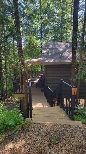 Terrace/patio - Three Treehouse Cabins in the Bluff Woodlands (Elba)