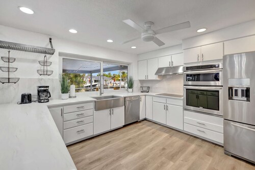 Waterfront Paradise Chic 3 BDR