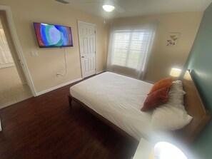 4 bedrooms, WiFi, bed sheets - 4-bedroom tropical oasis pool home, family and dog friendly in Cape Coral. (Cape Coral)
