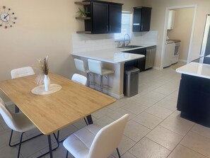 Dining - 4-bedroom tropical oasis pool home, family and dog friendly in Cape Coral. (Cape Coral)