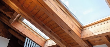 Habitación Deluxe | Caja de seguridad en la habitación y tabla de planchar con plancha