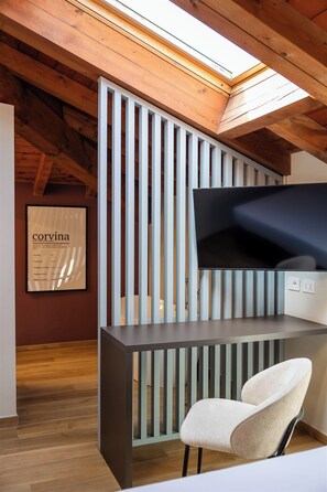 Deluxe Room | Living area | Printers