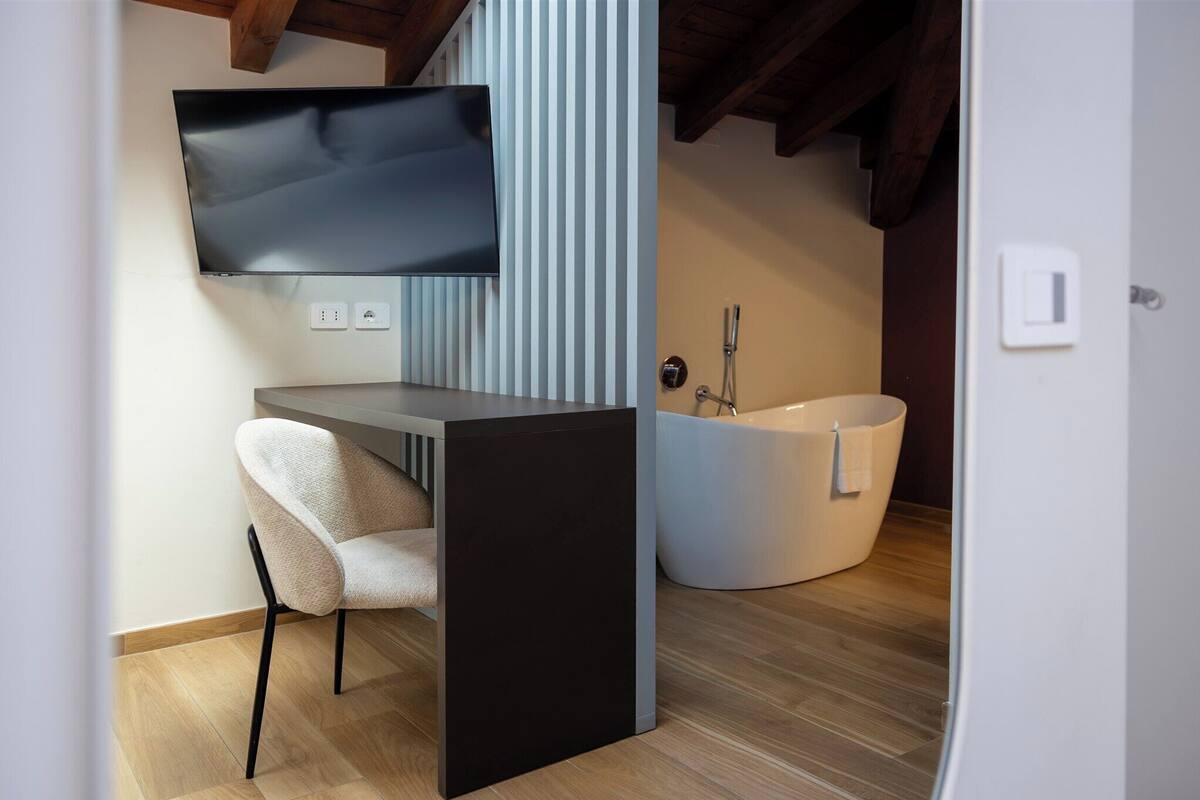 Habitación Deluxe | Caja fuerte, tabla de planchar con plancha, wifi gratis