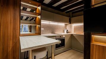 Microonde, forno, piano cottura, lavastoviglie