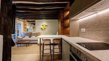 Microonde, forno, piano cottura, lavastoviglie