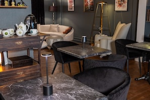 Dining - Lala Saul (Quimper)