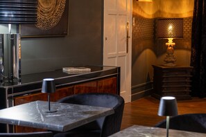 Dining - Lala Saul (Quimper)