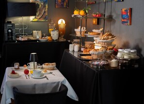 Buffet déjeuner gratuit tous les jours