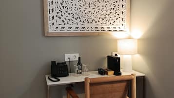 Deluxe Suite, Balcony, City View | 1 bedroom, in-room safe, desk, laptop workspace