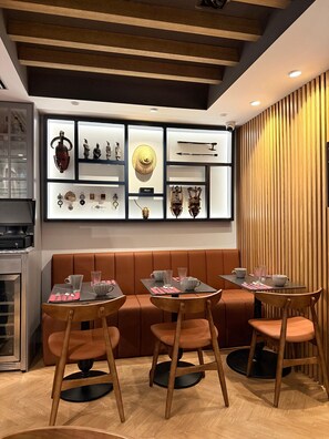 Daily buffet breakfast (EUR 15 per person) - Dalma Baixa (Lisbon)