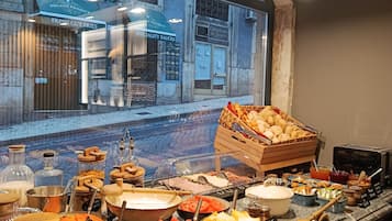 Morgenmadsbuffet hver dag (15 EUR pr. person)