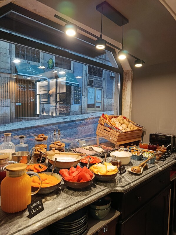 Daily buffet breakfast (EUR 15 per person)