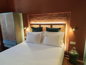 Phòng phong cách cổ điển, quang cảnh thành phố | 1 phòng ngủ, két bảo mật tại phòng, bàn 