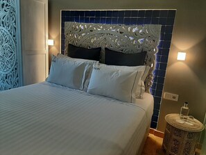 Deluxe Suite, Balcony, City View | 1 bedroom, in-room safe, desk, laptop workspace