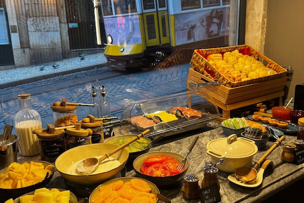 Daily buffet breakfast for a fee