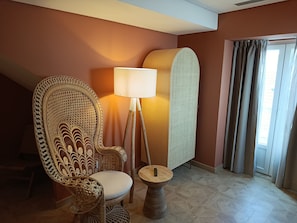 Suite Supérieure, vue ville | 1 chambre, coffres-forts dans les chambres, bureau