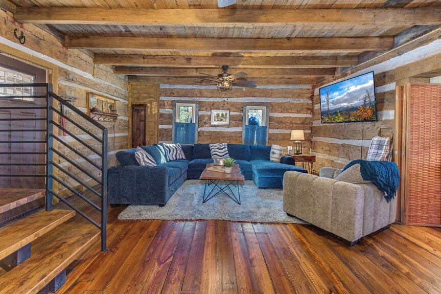 Escape To A One-of-a-kind Historic Log Cabin Near Greenbrier And Great Smoky Mou - Cosby, TN