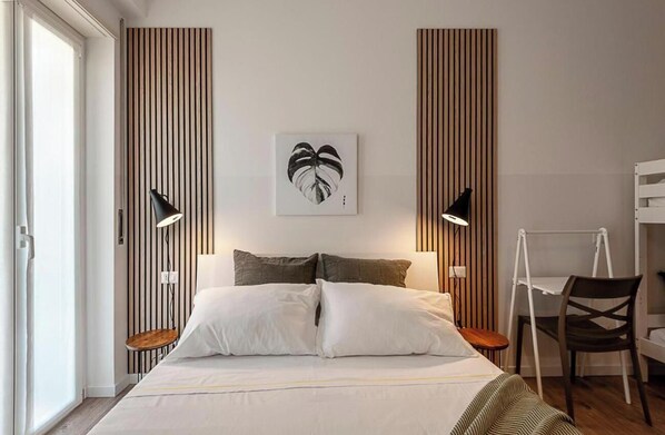 2 makuuhuonetta, työpöytä, silitysrauta/-lauta, ilmainen Wi-Fi