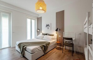 2 habitaciones, escritorio, tabla de planchar con plancha y wifi gratis 