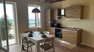 Micro-ondes, four, plaque de cuisson