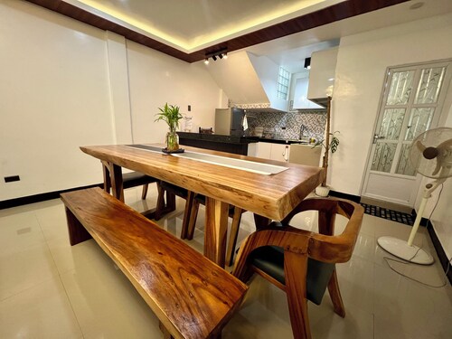 3-bedroom private resort in Tagaytay with WiFi, Videoke, Netflix, Pet-friendly