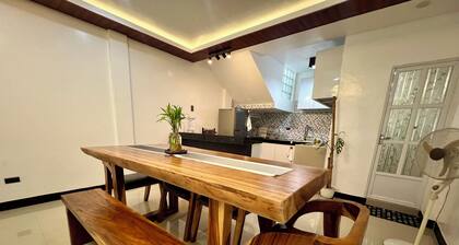 3-bedroom private resort in Tagaytay with WiFi, Videoke, Netflix, Pet-friendly