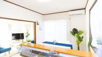 Cots/infant beds