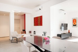 Dining - Domus Solis - Two Bedroom Apartment, Sleeps 4 (Rome)