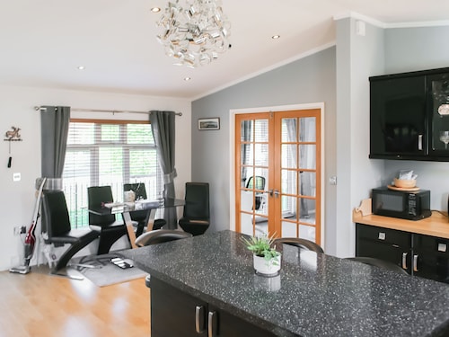 2 bedroom accommodation in Auchterarder, near Gleneagles