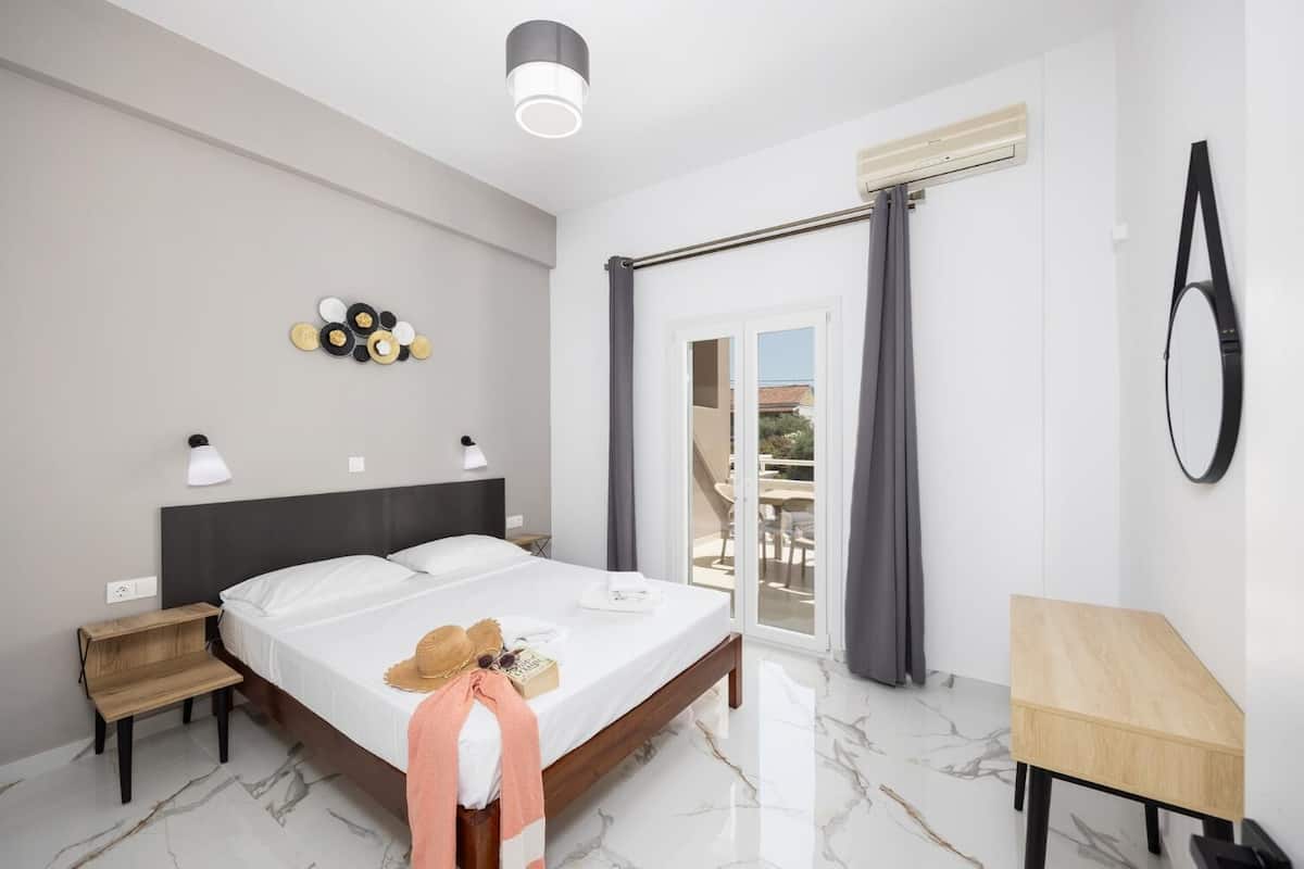 2 bedrooms, iron/ironing board