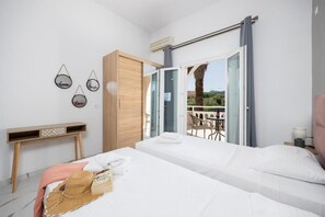 Deluxe Studio, Balcony | 2 bedrooms, iron/ironing board