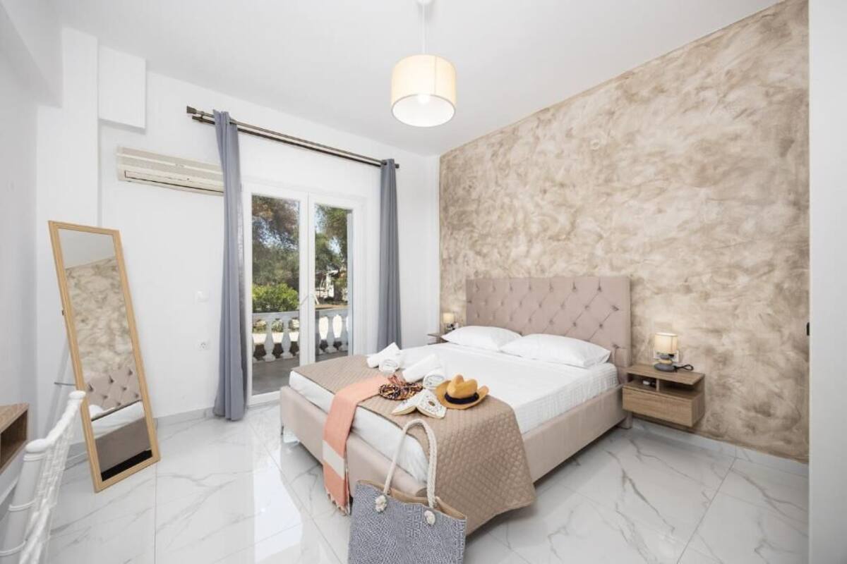 Deluxe-huoneisto, 2 makuuhuonetta, parveke, näköala uima-altaalle | 2 makuuhuonetta, silitysrauta/-lauta