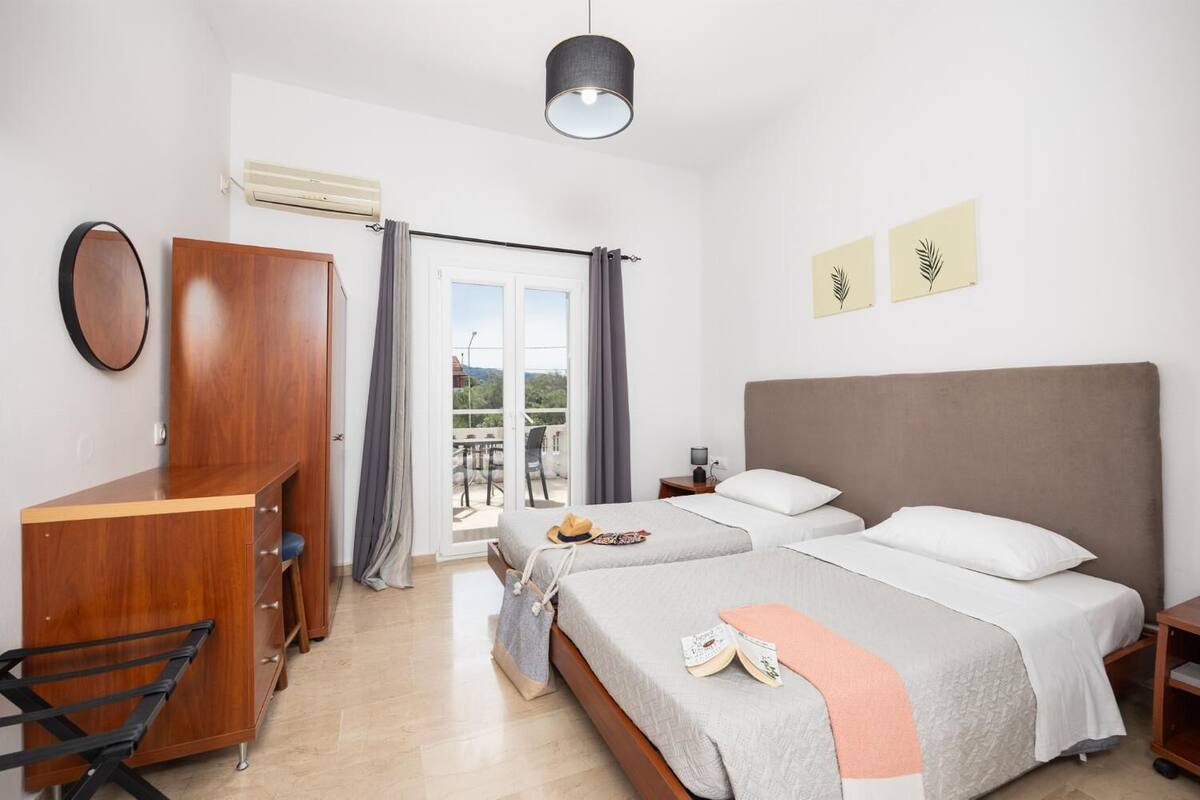 Comfort-studio, parveke | 2 makuuhuonetta, silitysrauta/-lauta