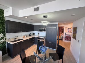 Private kitchen - Luxury high rise condo with soaring views (Miami)