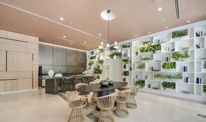 Dining - Luxury high rise condo with soaring views (Miami)