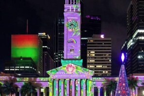 A building with a clock tower and a sign that reads "Christmas in Brisbane." - Lovely 2 Beds Apt with City View at South Brisbane (South Brisbane)