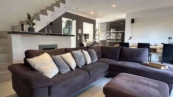 TV, fireplace, stereo