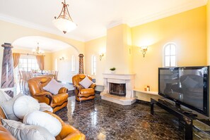 Villa | Living area - Villa in Albufeira With Private Pool (Albufeira)