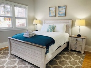 4 bedrooms, desk, iron/ironing board, travel crib