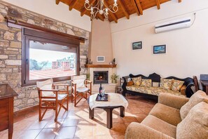 Televisión, chimenea, oficina