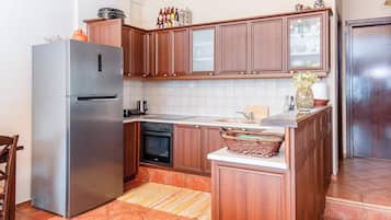 Fridge, oven, stovetop, toaster
