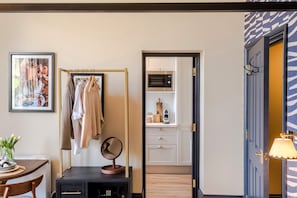 Comfort-Studio | 1 Schlafzimmer, Zimmersafe, individuell dekoriert