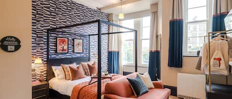 Deluxe Studio | 1 bedroom, in-room safe, individually decorated, individually furnished