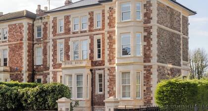 Your Apartment - Pembroke House