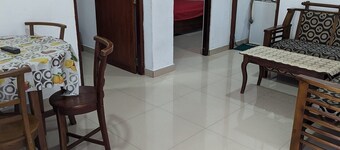 Comfortable 2-Bedroom Apartment with Full Kitchen & Living Space