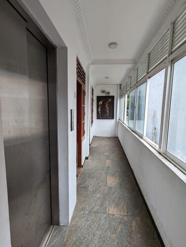 Comfortable 2-Bedroom Apartment with Full Kitchen & Living Space