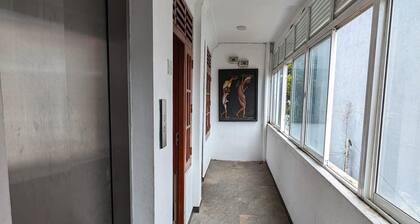 Comfortable 2-Bedroom Apartment with Full Kitchen & Living Space