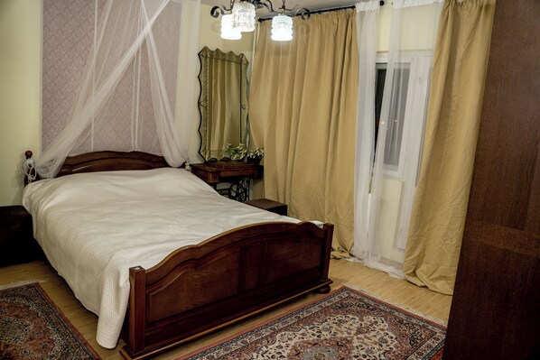 2 bedrooms, iron/ironing board, WiFi, bed sheets