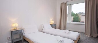 3 Bed Cottage Flat with Parking