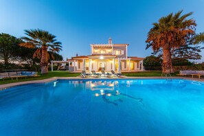 Villa | Pool | Indoor pool, outdoor pool - Holiday Home in Pera With Private Pool (Silves)